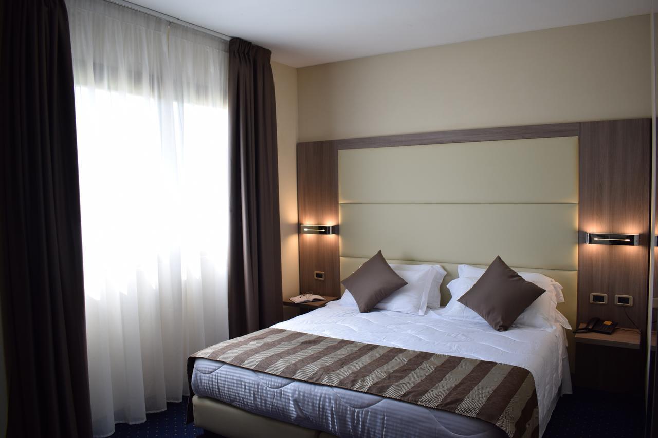 Roma Domus Hotel Ponzano Romano Esterno foto