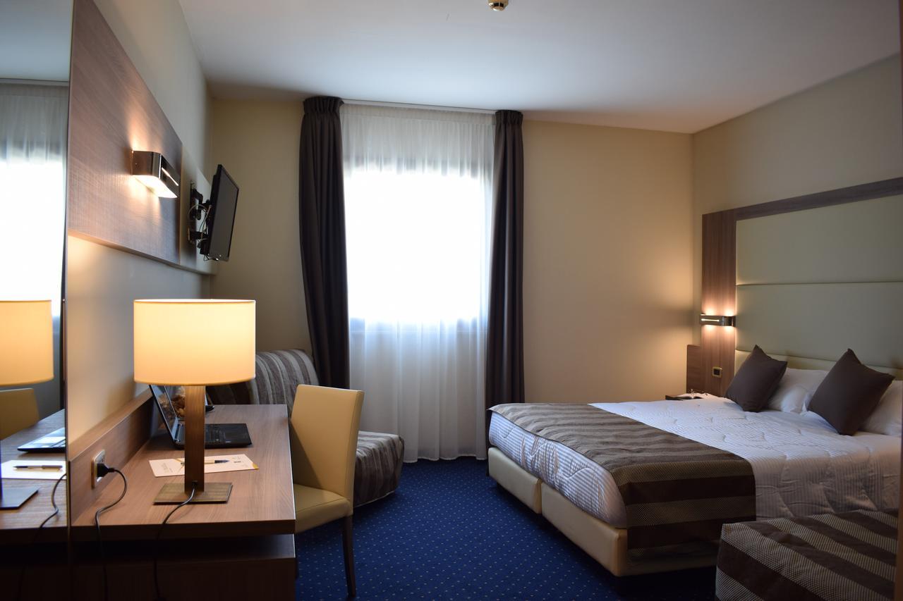 Roma Domus Hotel Ponzano Romano Esterno foto
