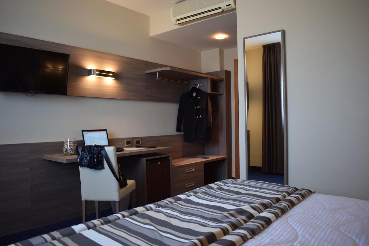 Roma Domus Hotel Ponzano Romano Esterno foto